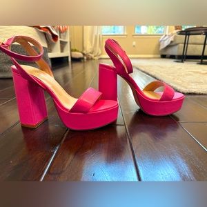 Perfect for your Barbie outfits. Size 8 1/2 platform heel with an ankle strap.